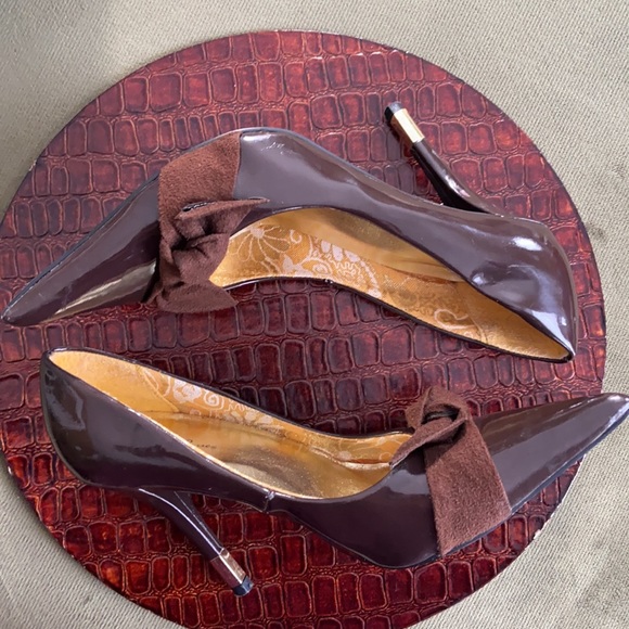 Charlotte Russe Faux Patent Leather & Suede Bow High Heel Shoes Women’s Size 7 - Picture 9 of 10
